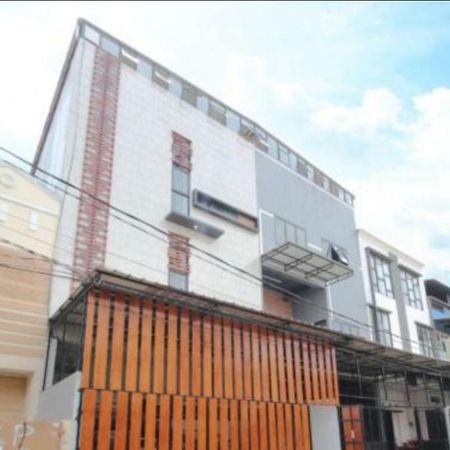Hotel Kamar Keluarga Duri Kosambi Jakarta Exterior foto