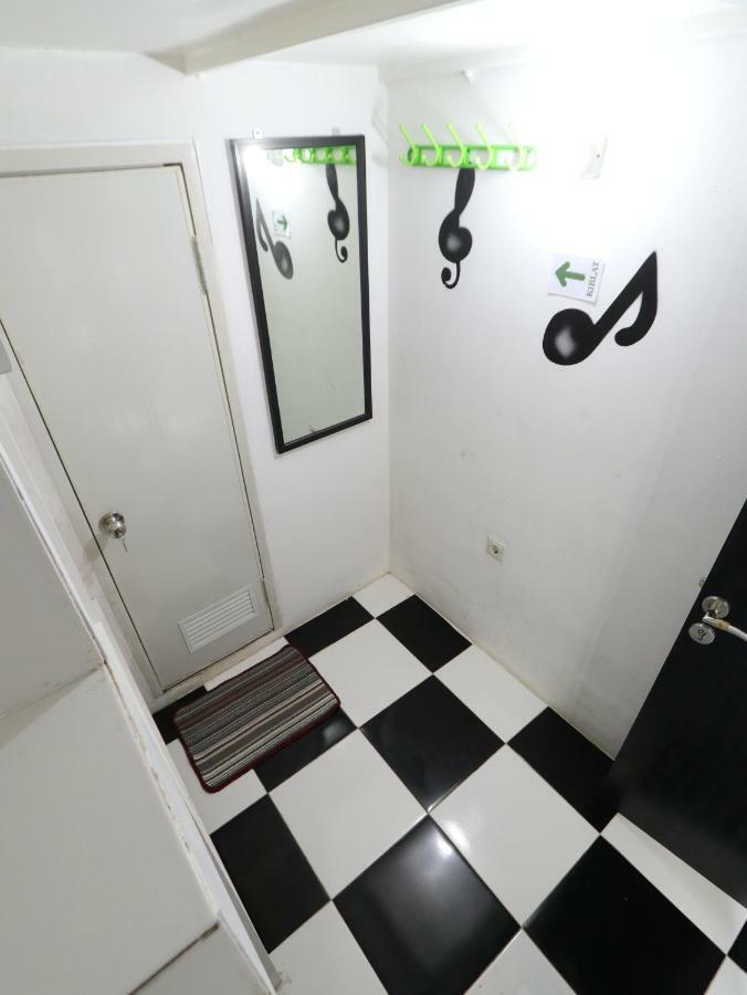 Hotel Kamar Keluarga Duri Kosambi Jakarta Exterior foto